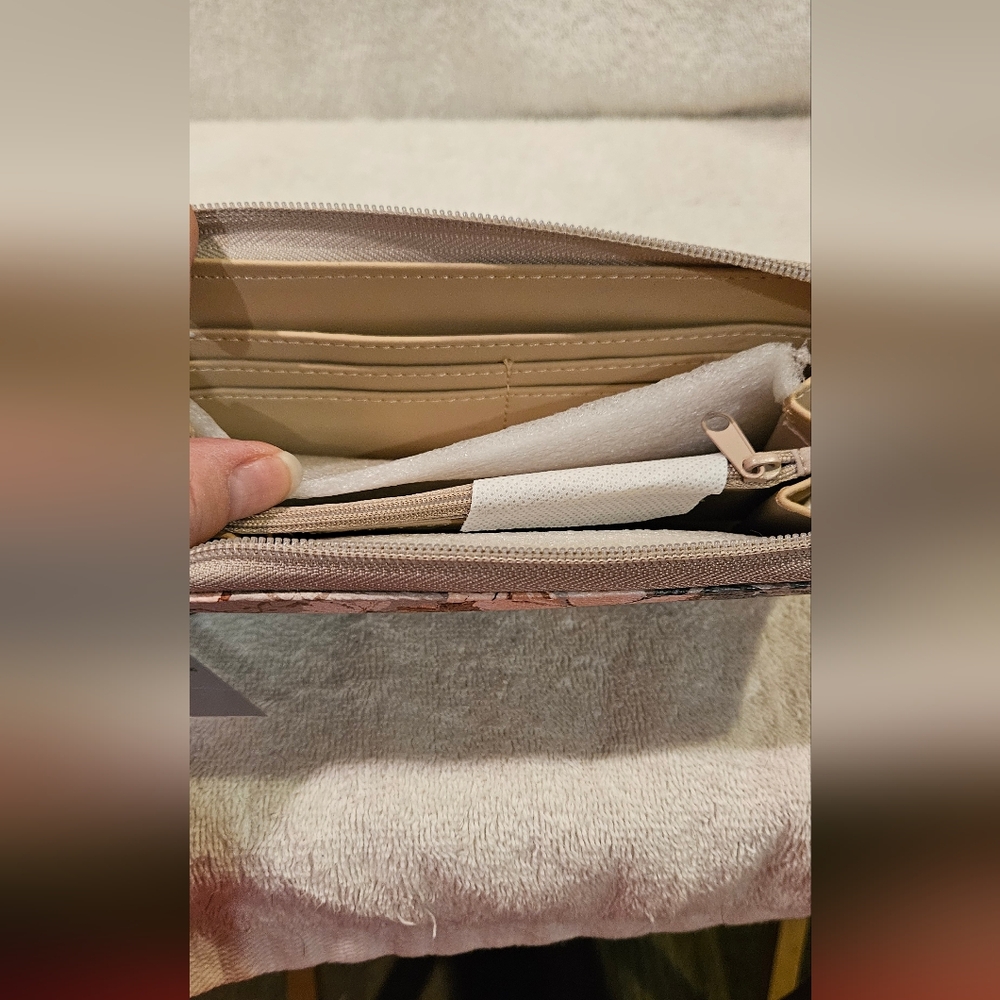 NINE WEST WALLET - Picture 3 of 4